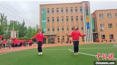 校园里欢乐多 内蒙古中小学阳光体育两小时实践