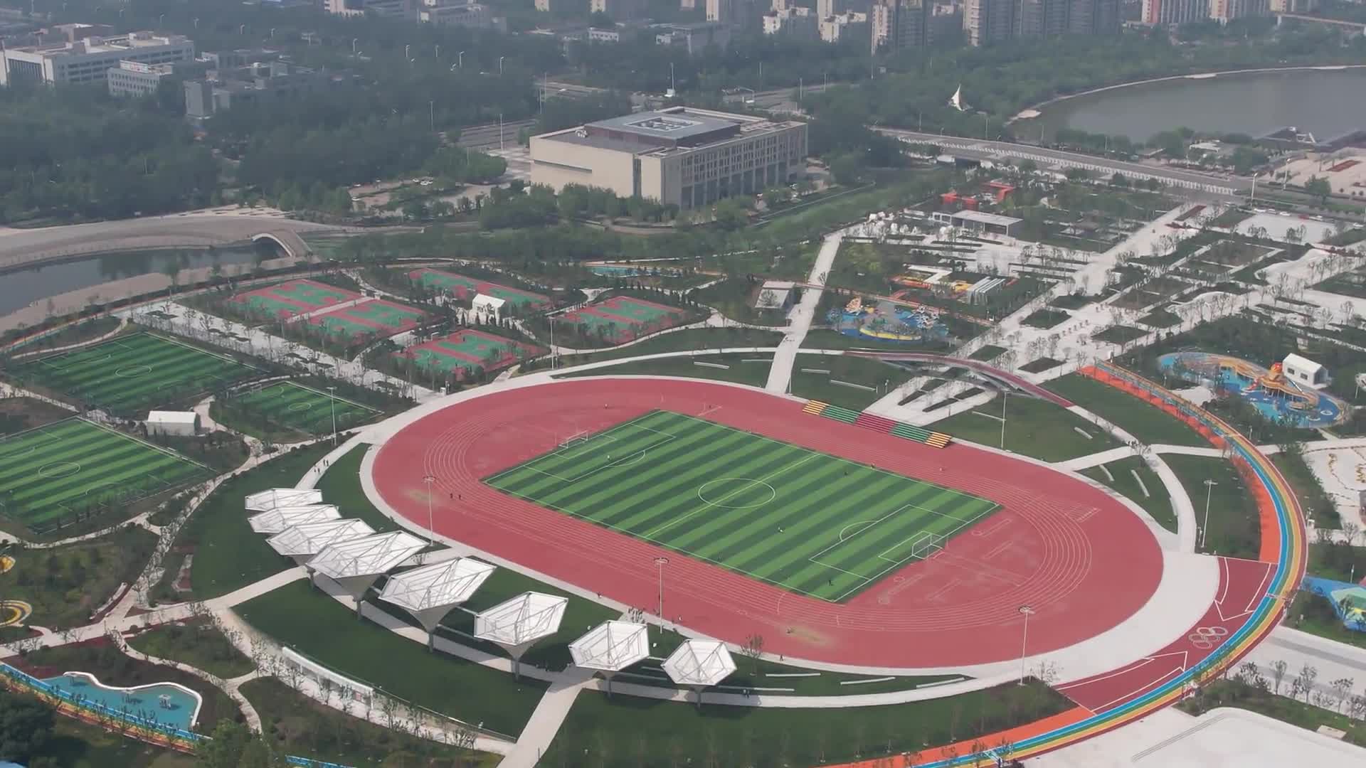 牵引机报-齐翔复合型塑胶跑道体育设施工程多孔设计运动冲击力小面层强度高抗钉鞋磨损